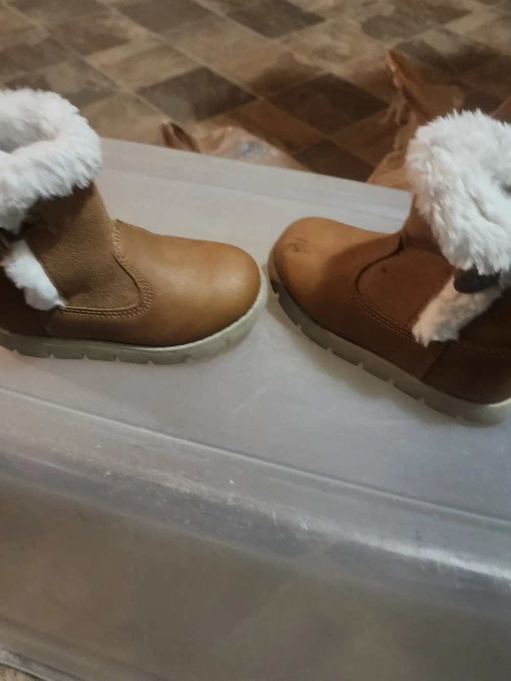 OshKosh B'gosh Tan Kids Faux-Fur Lined Boots Size 8